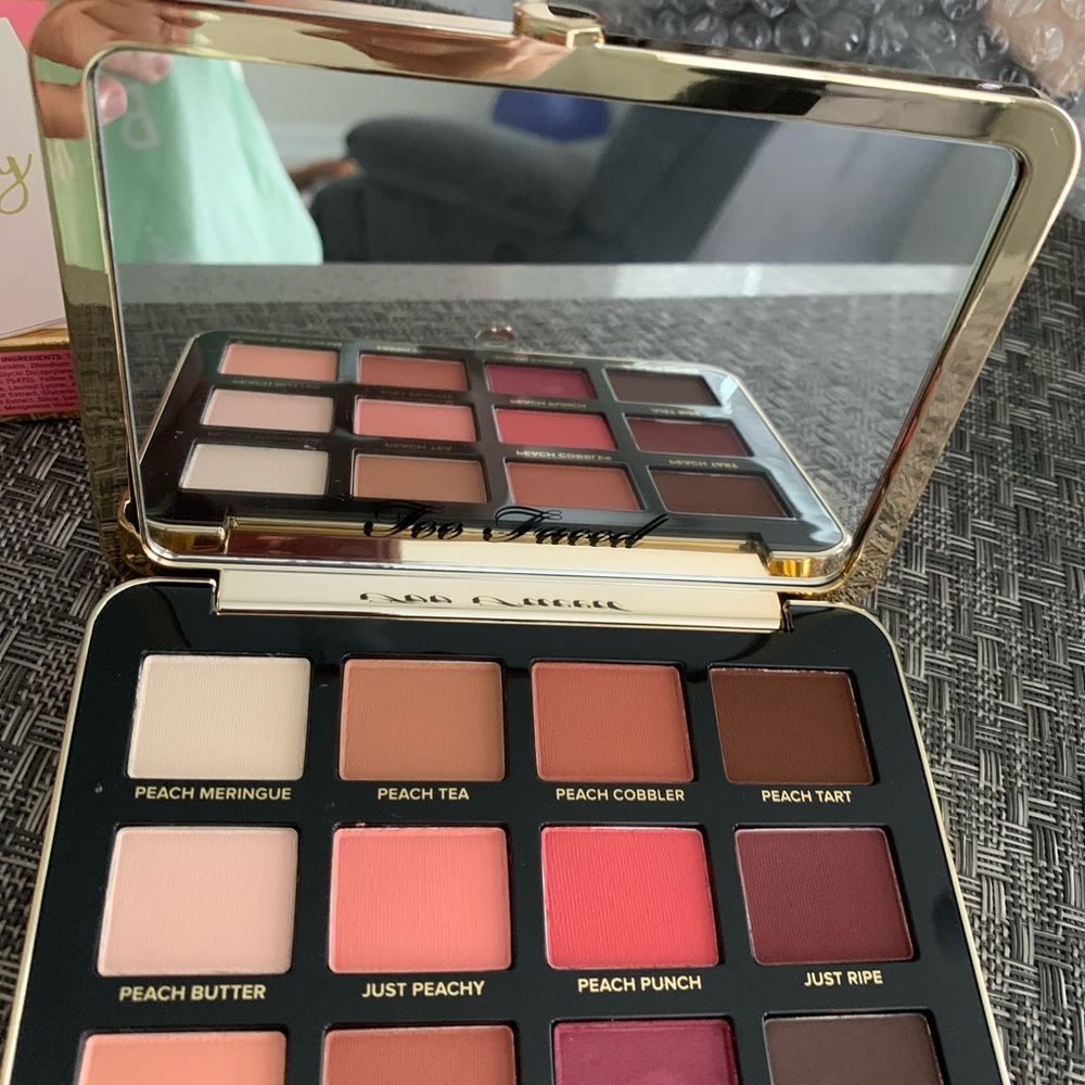 Too faced just Peachy Palette